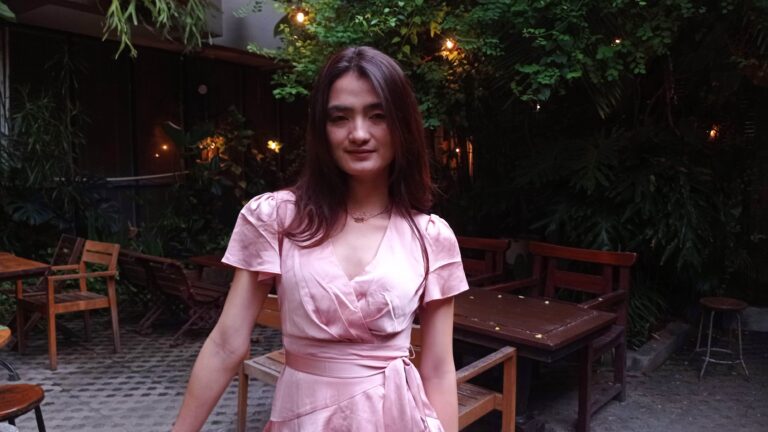 Bawakan Single ‘Bukan Inginmu’, Tangis Bertha Julia Pecah Ingat Mendiang Ibu