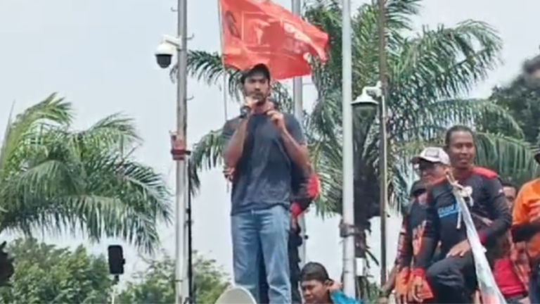 Turun Aksi Unjuk Rasa Tolak Revisi UU Pilkada, Reza Rahadian: Ini Bukan Negara Milik Keluarga