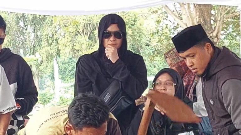 Perjuangan Mitha The Virgin Merawat Sang Ibu Hingga Akhir Hayat, Sebuah Kisah Haru di Balik Panggung Musik