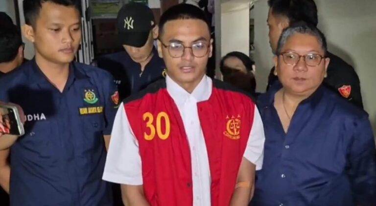 Vadel Badjideh Tanggapi Tuntutan 12 Tahun Penjara: “Saya Serahkan Sama Allah”