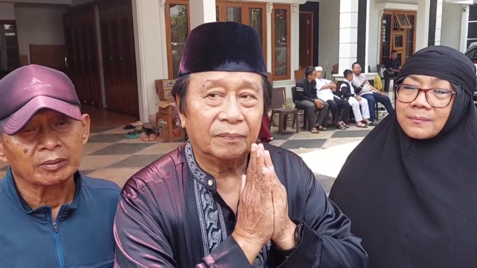 Kepergian Istri Tercinta Mansyur S: 56 Tahun Setia, Gugur Setelah Perjuangan Panjang Melawan Diabetes