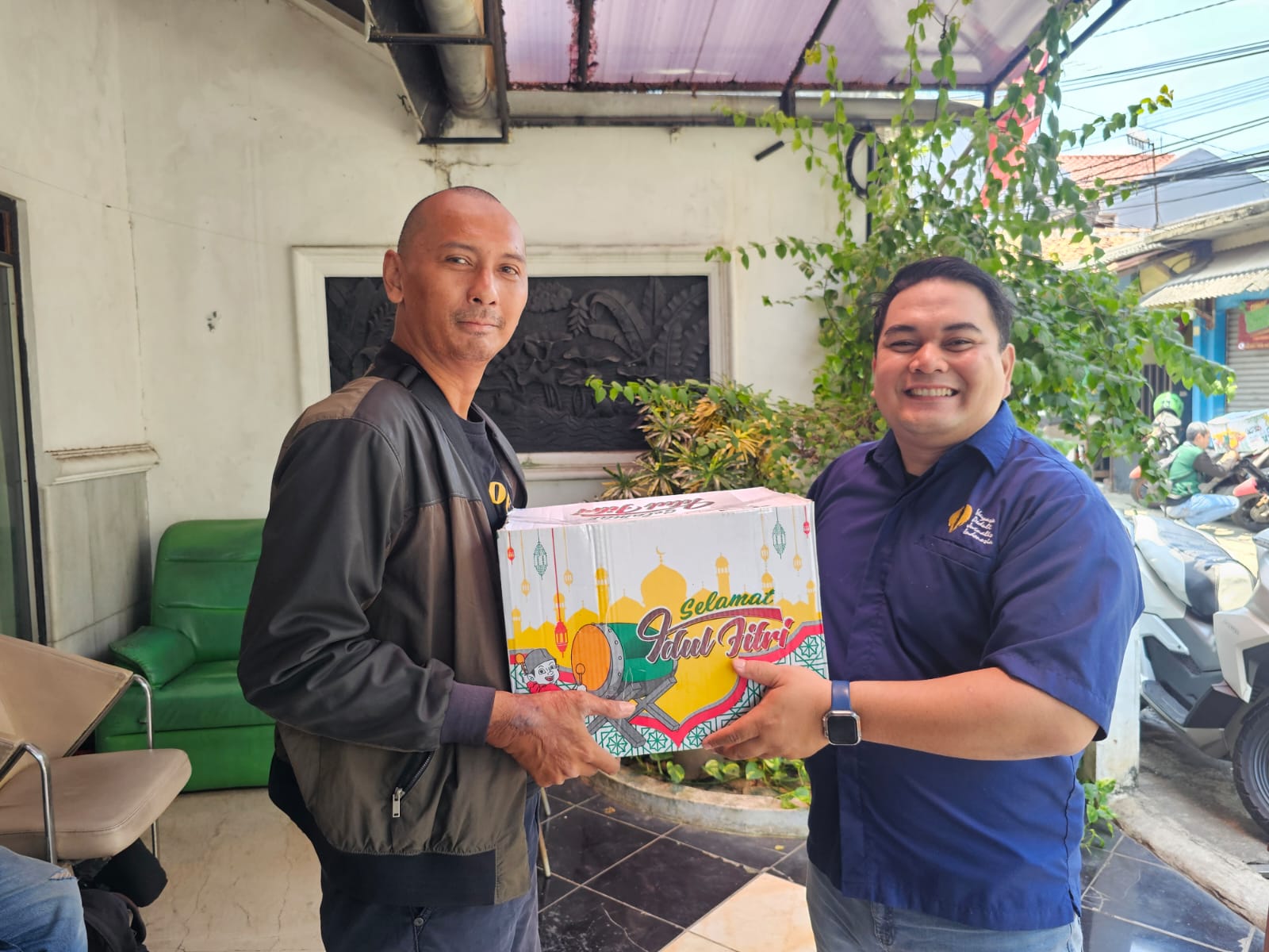 Wujud Nyata Solidaritas, Permata Sanny Peduli dan YPJI Tebar Ratusan Paket Sembako Lebaran untuk Jurnalis