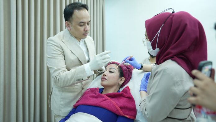 Inovasi Baru Perawatan Kecantikan, The Clinic Beautylosophy Alam Sutera Hadirkan Bedah Plastik dan Tanam Rambut
